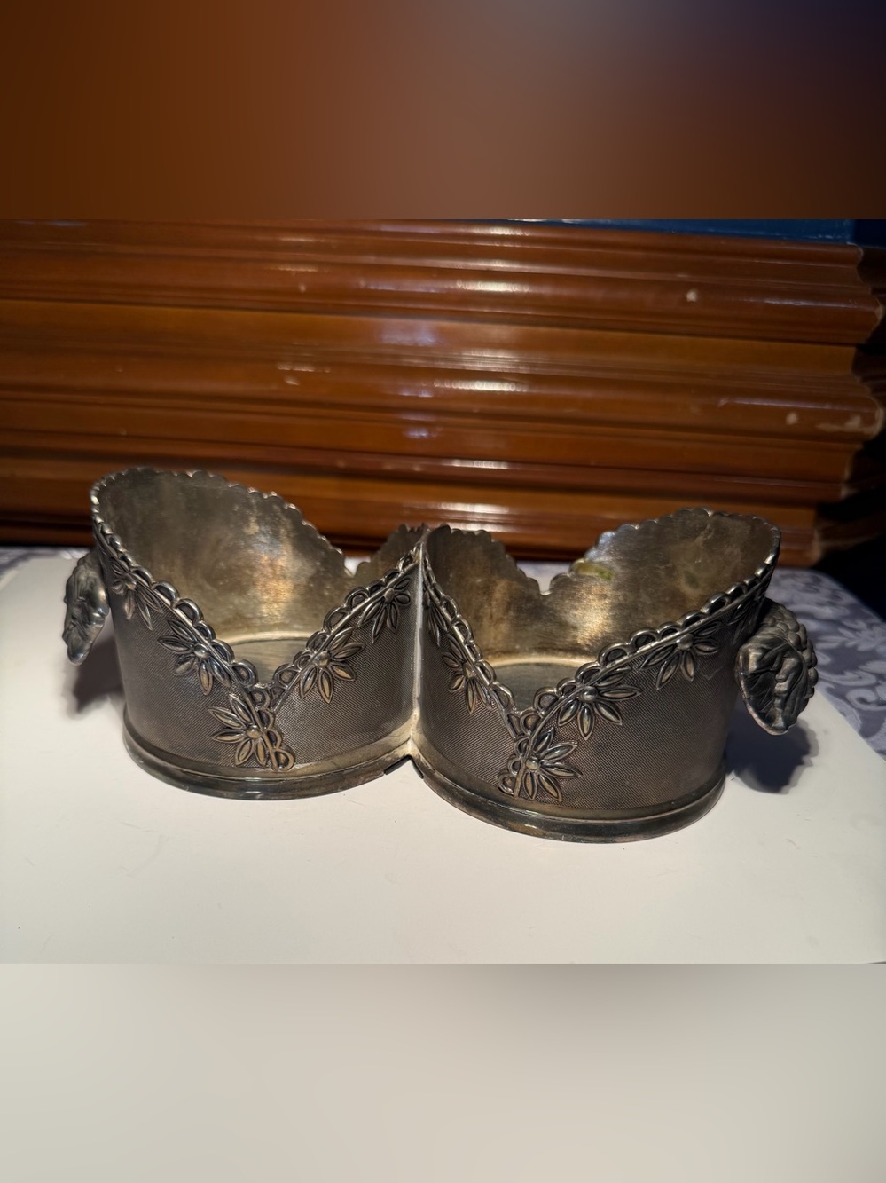 SILEA French Antique-style Double Bottle Holder Grapevine and Floral Pattern